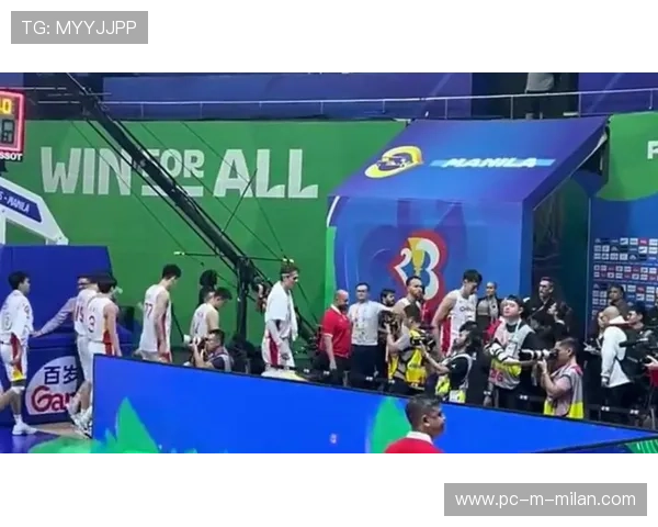 CBA 球员赛后怒甩毛巾！队友看傻