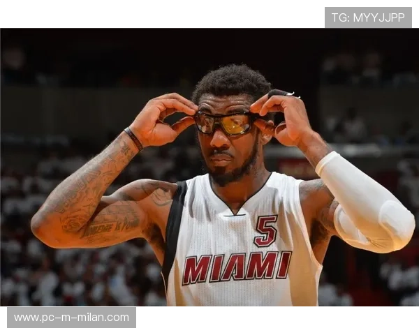 NBA巨星穿浴袍亮相发布会：时尚新潮流的“休闲范”狂潮